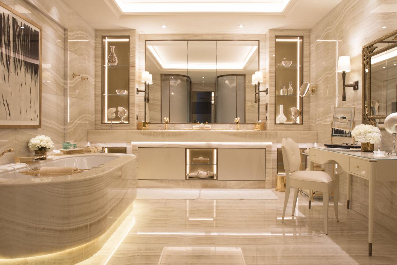Luxury white and gold bathroom